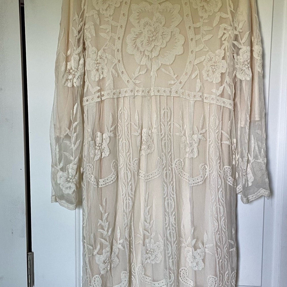 Elegant Cream Lace Dress